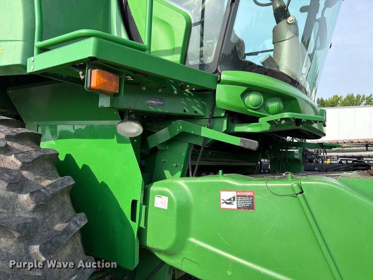 image for item YA4310 2015 John Deere S670S STS combine