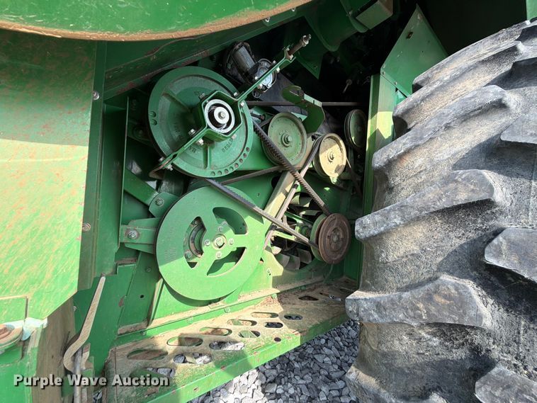 image for item YA4310 2015 John Deere S670S STS combine