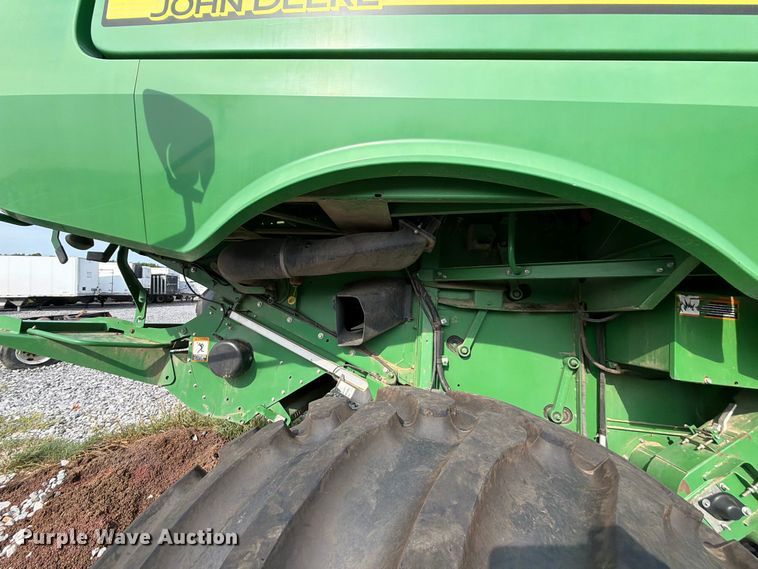 image for item YA4310 2015 John Deere S670S STS combine