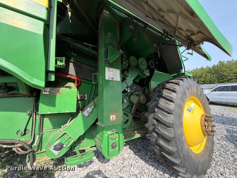 image for item YA4310 2015 John Deere S670S STS combine
