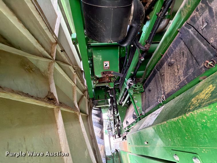 image for item YA4310 2015 John Deere S670S STS combine