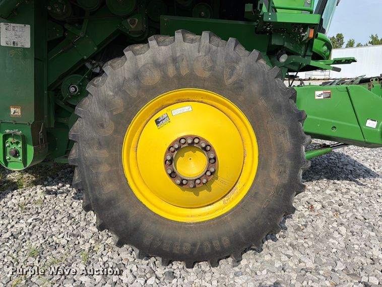 image for item YA4310 2015 John Deere S670S STS combine