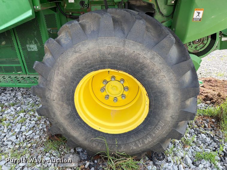 image for item YA4310 2015 John Deere S670S STS combine