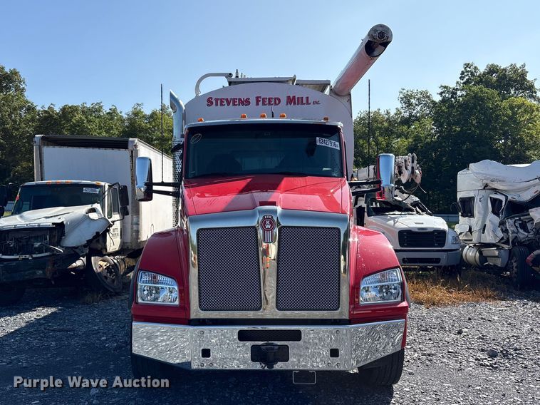 image for item YA4454 2026 Kenworth T880 feed delivery truck