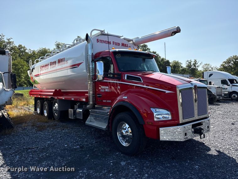 image for item YA4454 2026 Kenworth T880 feed delivery truck