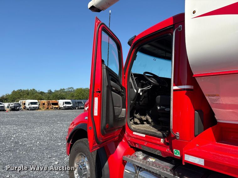 image for item YA4454 2026 Kenworth T880 feed delivery truck