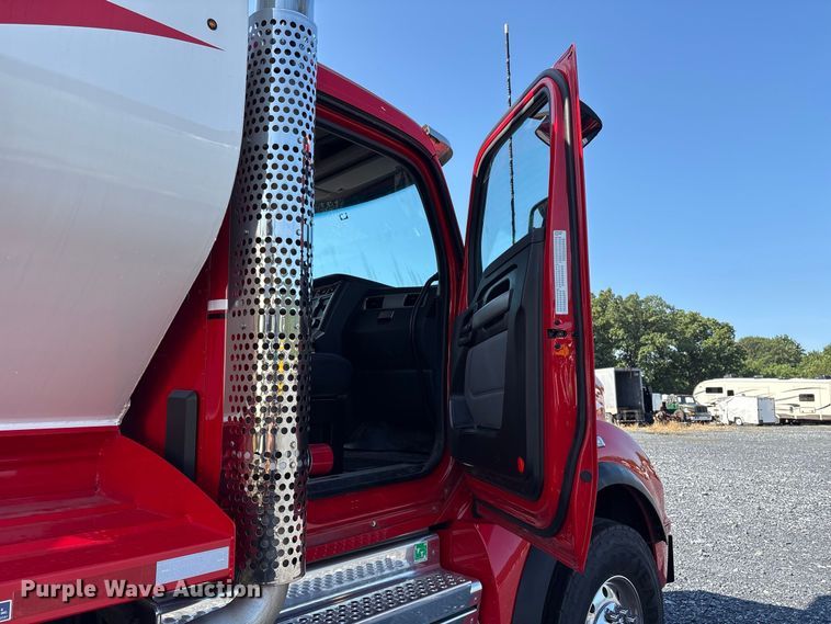 image for item YA4454 2026 Kenworth T880 feed delivery truck