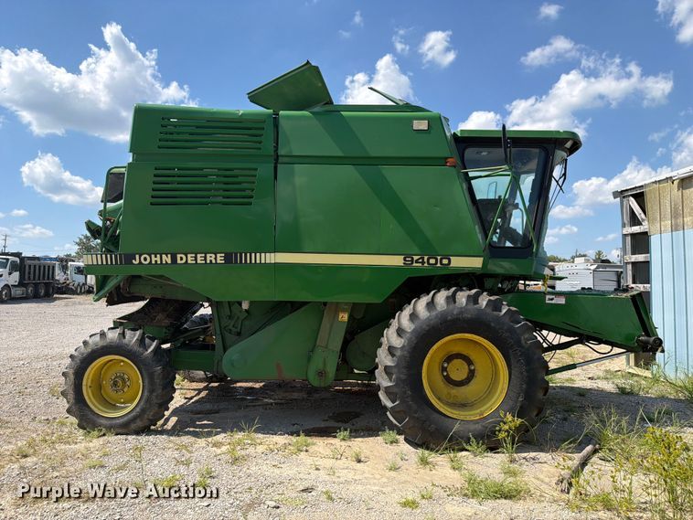 image for item YA4525 1990 John Deere 9400 combine