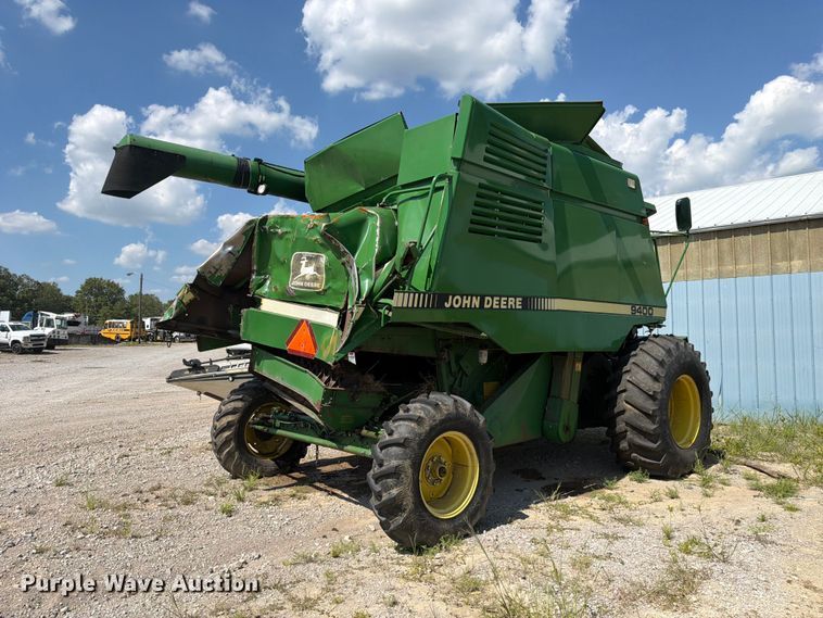 image for item YA4525 1990 John Deere 9400 combine