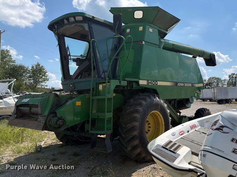 image for item YA4525 1990 John Deere 9400 combine
