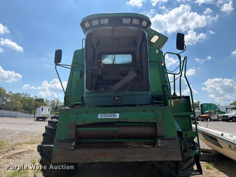 image for item YA4525 1990 John Deere 9400 combine
