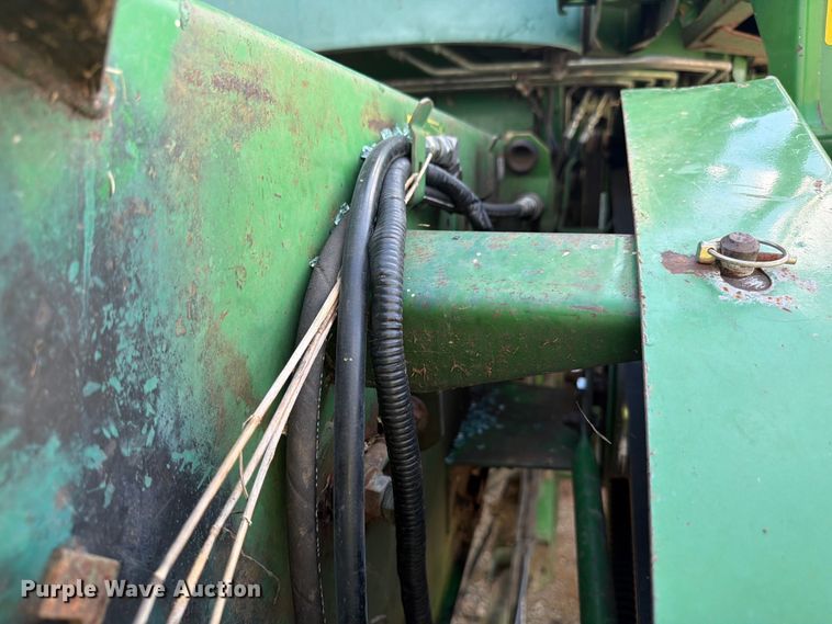 image for item YA4525 1990 John Deere 9400 combine