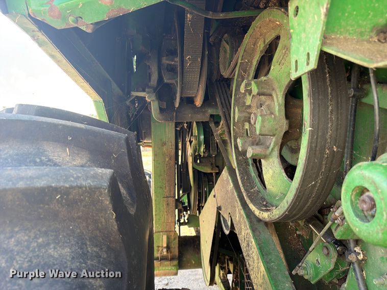 image for item YA4525 1990 John Deere 9400 combine