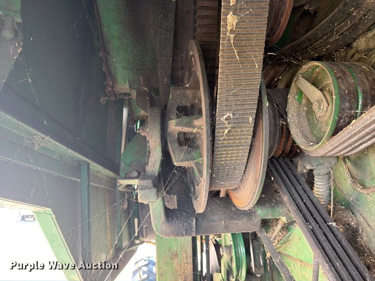 image for item YA4525 1990 John Deere 9400 combine
