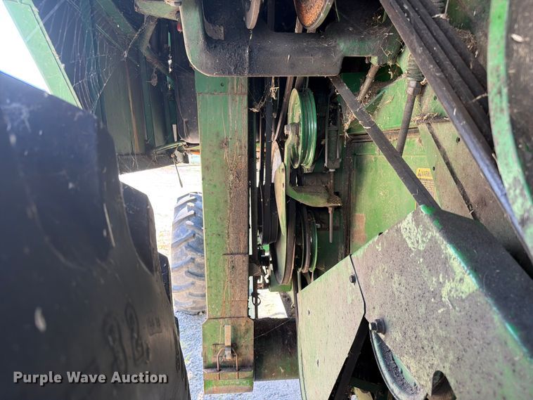 image for item YA4525 1990 John Deere 9400 combine