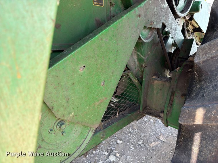 image for item YA4525 1990 John Deere 9400 combine