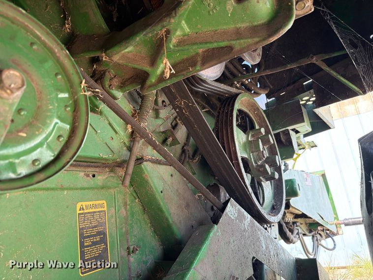 image for item YA4525 1990 John Deere 9400 combine