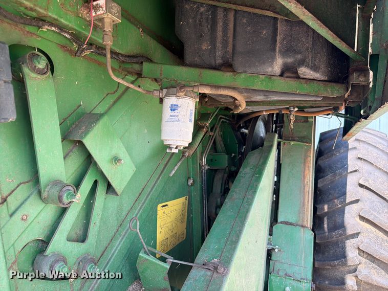 image for item YA4525 1990 John Deere 9400 combine
