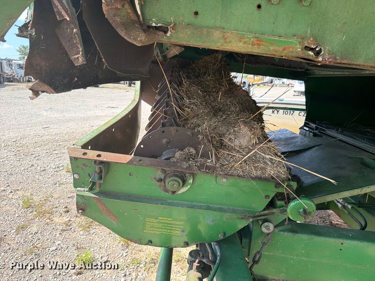 image for item YA4525 1990 John Deere 9400 combine