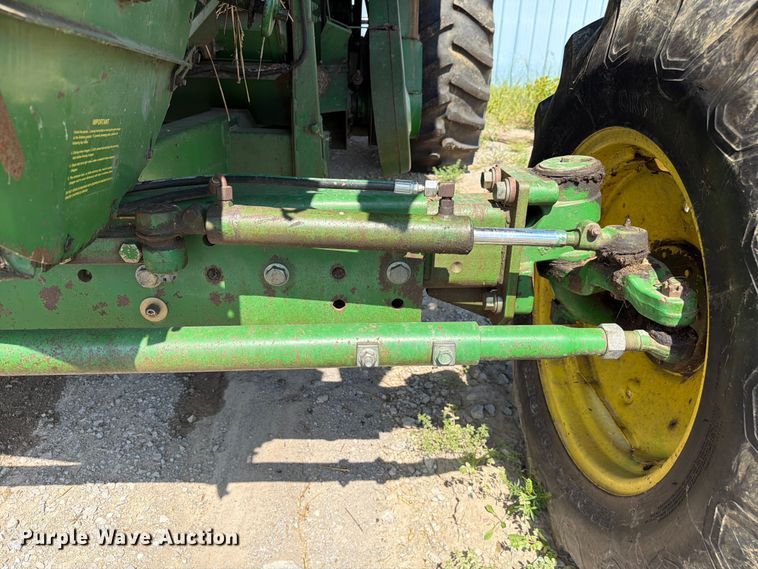image for item YA4525 1990 John Deere 9400 combine