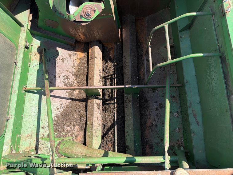 image for item YA4525 1990 John Deere 9400 combine