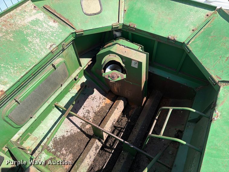 image for item YA4525 1990 John Deere 9400 combine