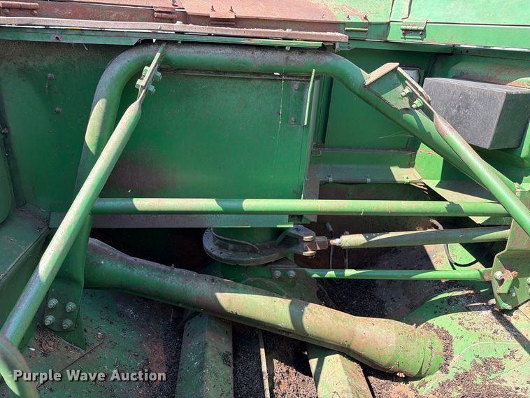 image for item YA4525 1990 John Deere 9400 combine