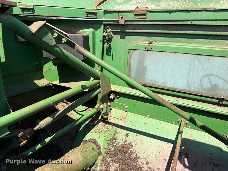 image for item YA4525 1990 John Deere 9400 combine
