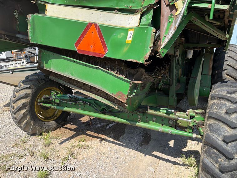 image for item YA4525 1990 John Deere 9400 combine