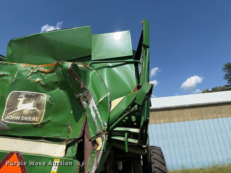 image for item YA4525 1990 John Deere 9400 combine