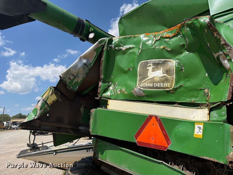 image for item YA4525 1990 John Deere 9400 combine