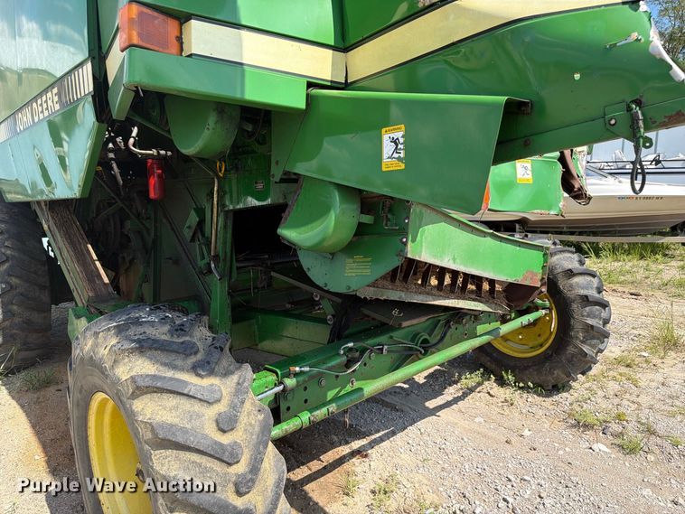 image for item YA4525 1990 John Deere 9400 combine