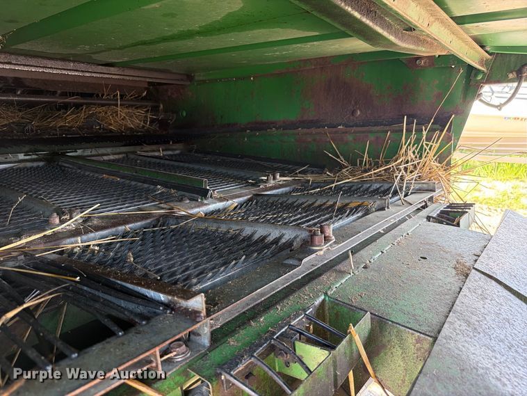 image for item YA4525 1990 John Deere 9400 combine