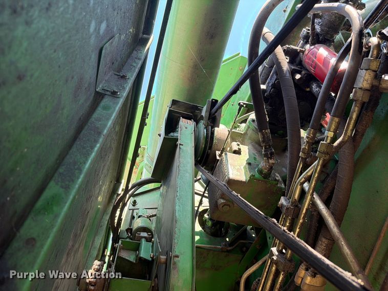 image for item YA4525 1990 John Deere 9400 combine