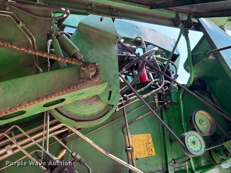 image for item YA4525 1990 John Deere 9400 combine