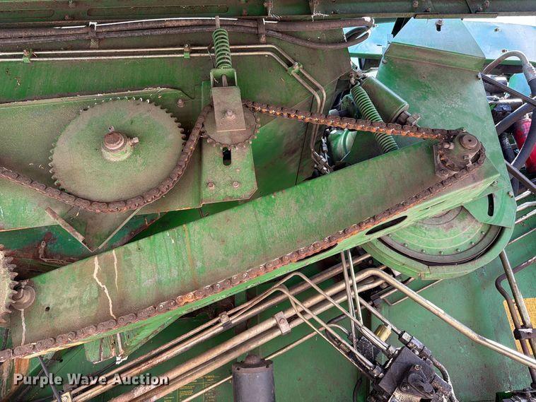 image for item YA4525 1990 John Deere 9400 combine