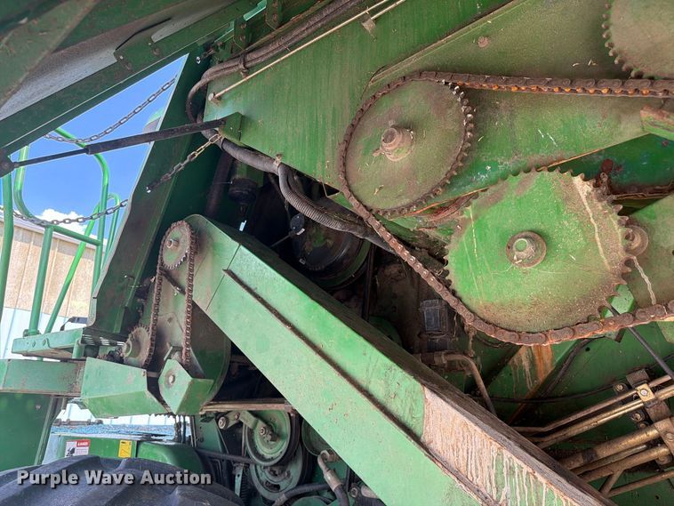 image for item YA4525 1990 John Deere 9400 combine
