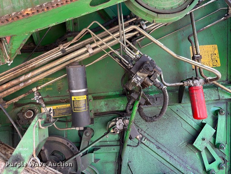 image for item YA4525 1990 John Deere 9400 combine