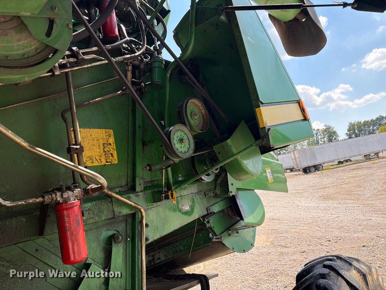 image for item YA4525 1990 John Deere 9400 combine