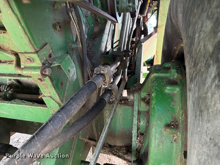 image for item YA4525 1990 John Deere 9400 combine