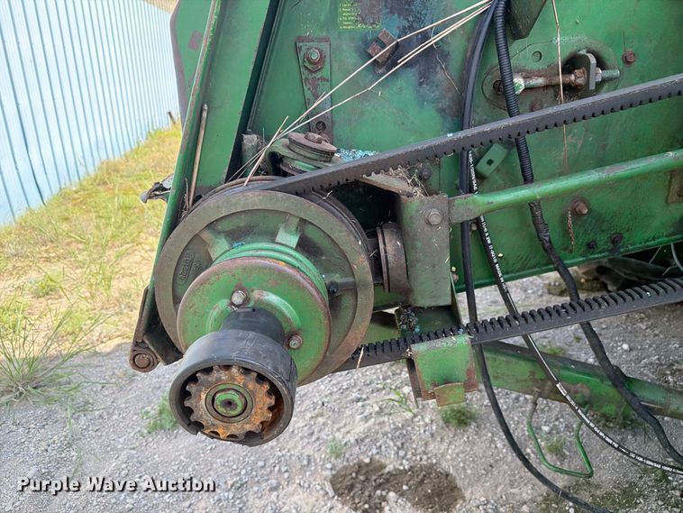 image for item YA4525 1990 John Deere 9400 combine