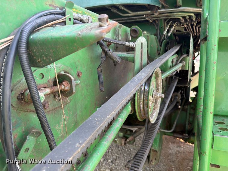 image for item YA4525 1990 John Deere 9400 combine