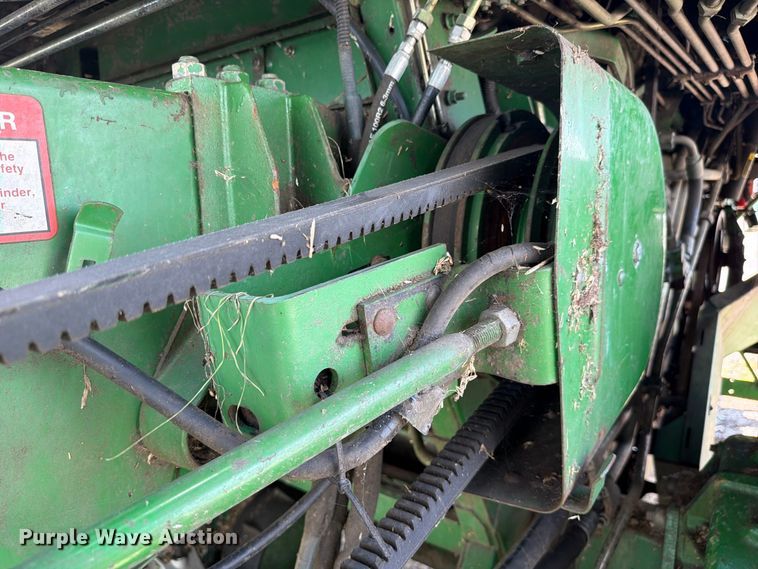 image for item YA4525 1990 John Deere 9400 combine