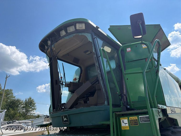 image for item YA4525 1990 John Deere 9400 combine