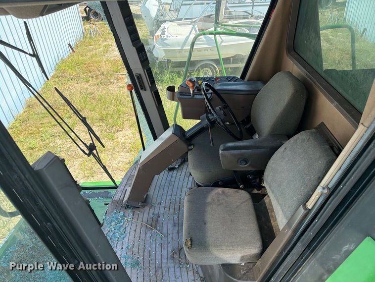 image for item YA4525 1990 John Deere 9400 combine