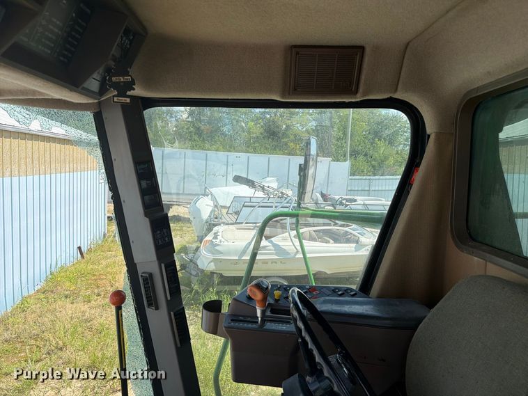 image for item YA4525 1990 John Deere 9400 combine