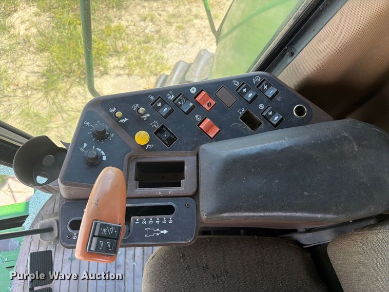 image for item YA4525 1990 John Deere 9400 combine