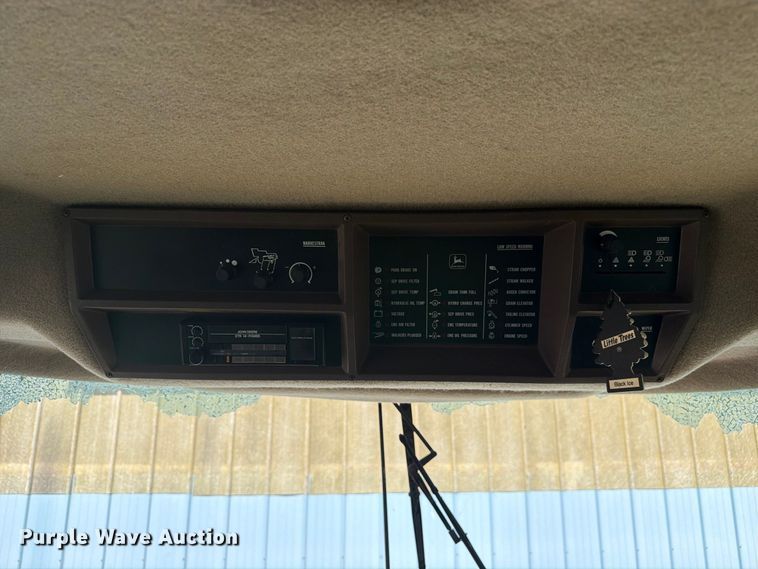 image for item YA4525 1990 John Deere 9400 combine