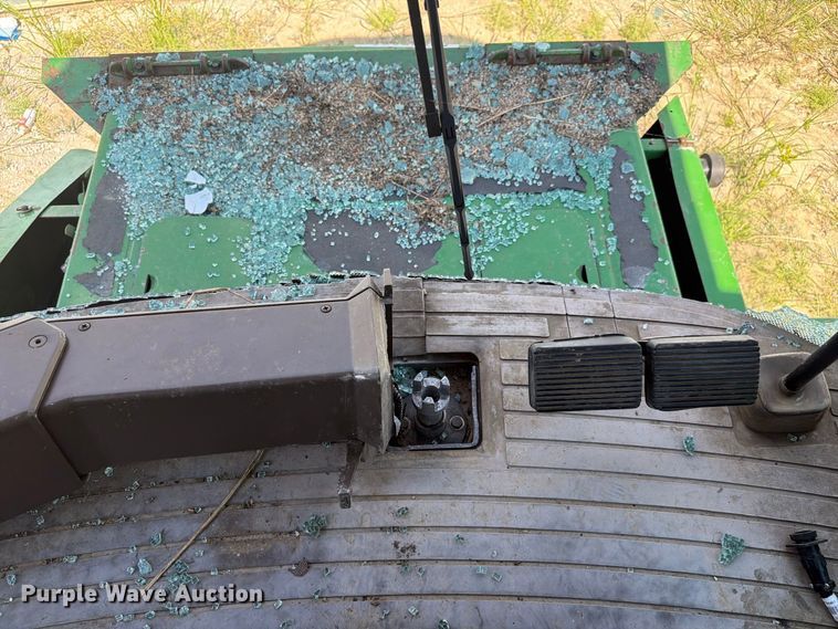 image for item YA4525 1990 John Deere 9400 combine