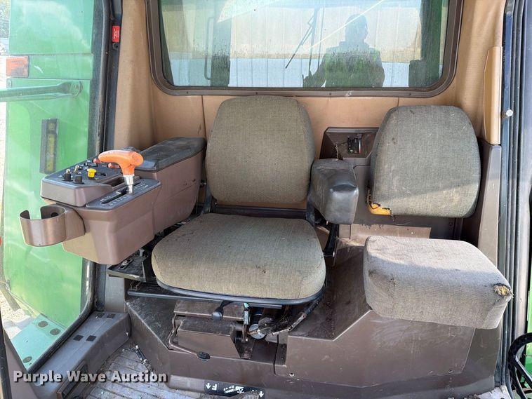 image for item YA4525 1990 John Deere 9400 combine